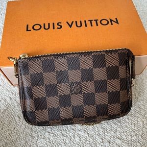 Brand new made in France Louis Vuitton Mini Pochette in Damier Ebene. Never worn